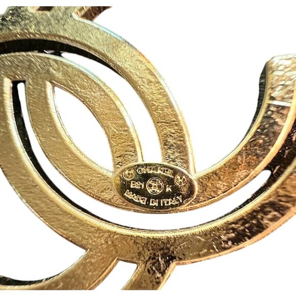 Chanel Gold Interlocking Crystal Cut Out Brooch Fall/Winter Act I 2021 (CHXX025) - Picture 5 of 5